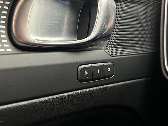 Volvo XC40 11 of 30