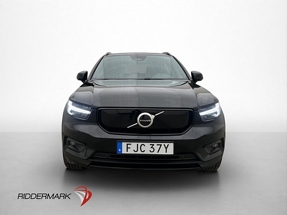 Volvo XC40 2 of 5