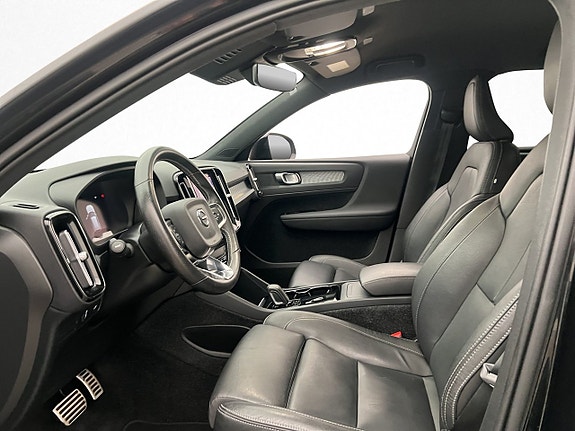 Volvo XC40 10 of 30