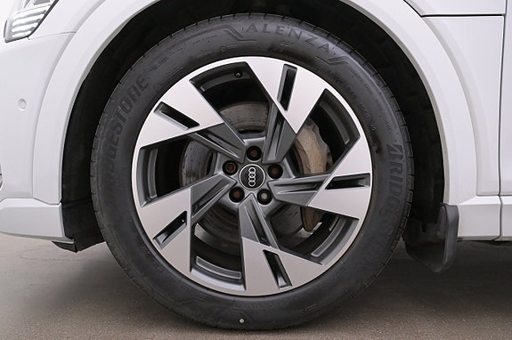 Audi e-tron 27 of 27