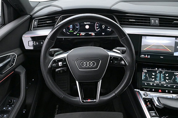 Audi e-tron 7 of 27