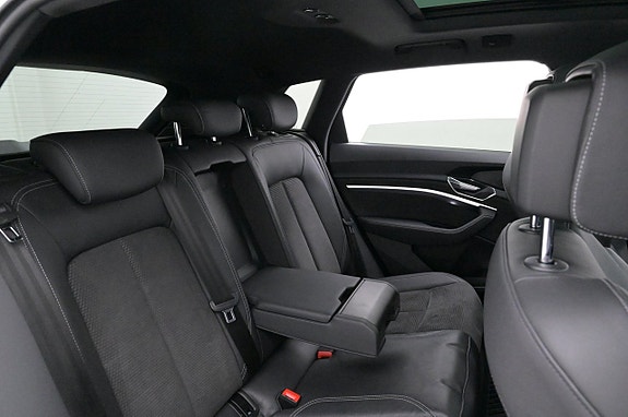 Audi e-tron 25 of 27