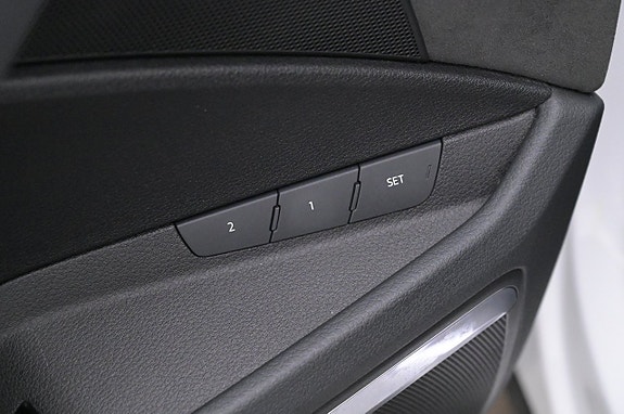 Audi e-tron 10 of 27