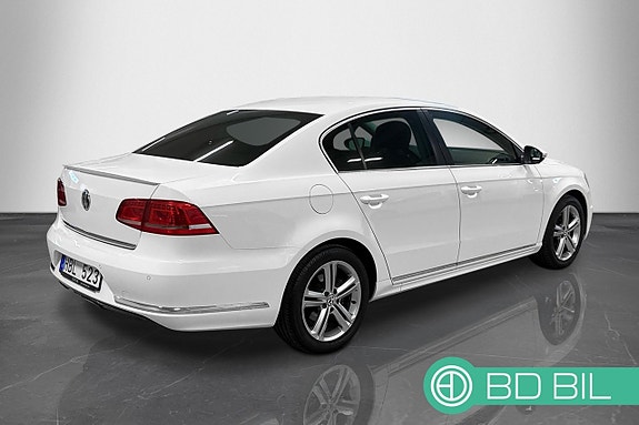 Volkswagen Passat 4 of 21