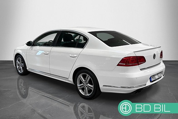 Volkswagen Passat 2 of 21