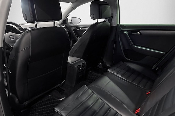 Volkswagen Passat 12 of 21