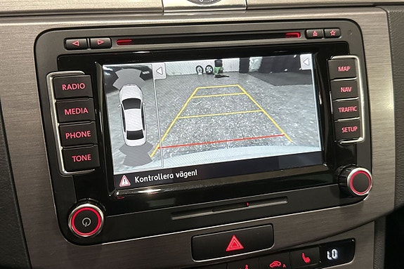 Volkswagen Passat 19 of 21