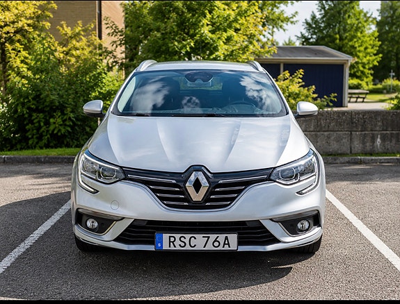 Renault Megane IV 2 of 8