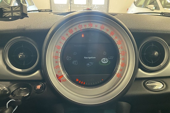 MINI Clubman Cooper D 9 of 16