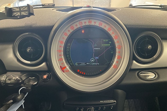 MINI Clubman Cooper D 10 of 16