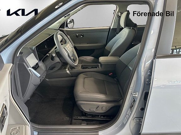 Kia Seltos 8 of 16