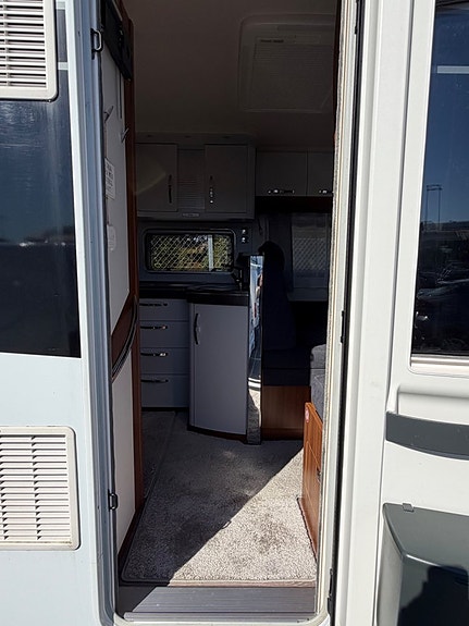 Hobby Optima de Luxe T70 E Automat Solcell - Truma Combi 6E 3 of 21