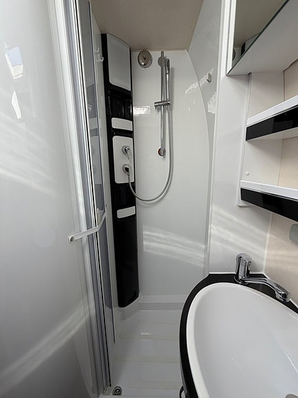 Hobby Optima de Luxe T70 E Automat Solcell - Truma Combi 6E 12 of 21