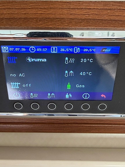 Hobby Optima de Luxe T70 E Automat Solcell - Truma Combi 6E 20 of 21