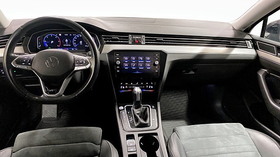 Volkswagen Passat 10 of 12