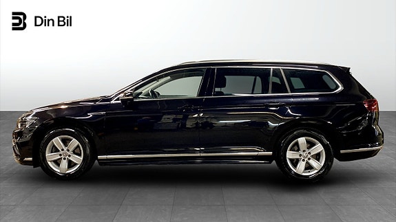 Volkswagen Passat 2 of 12