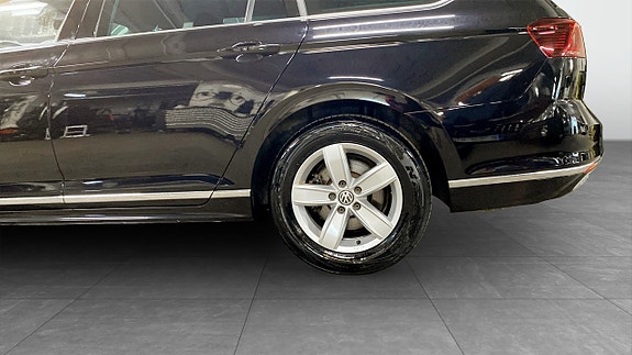 Volkswagen Passat 6 of 12