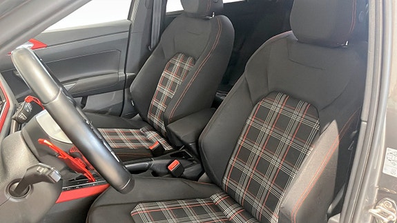 Volkswagen Polo 8 of 17