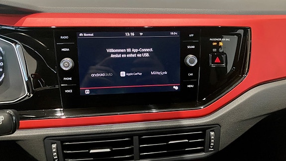 Volkswagen Polo 9 of 17