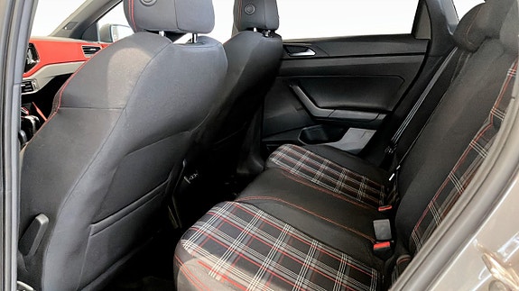 Volkswagen Polo 12 of 17