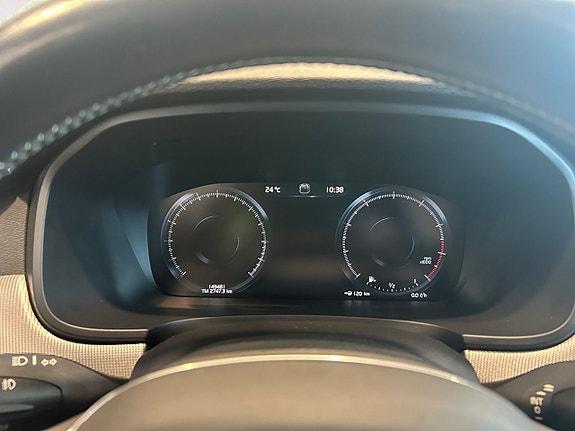 Volvo V90 11 of 26