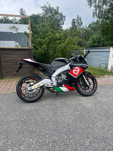 Aprilia RS4 125 4 of 5