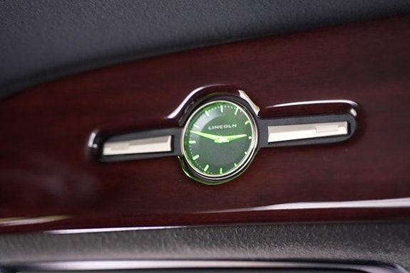 Lincoln Town Car 21 of 21