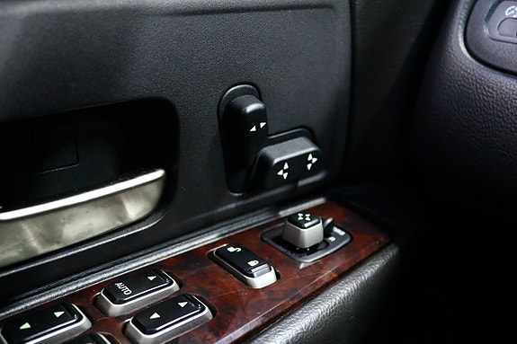Lincoln Town Car 16 of 21