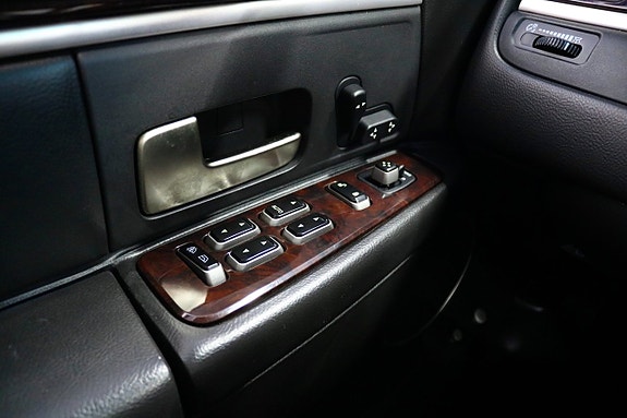 Lincoln Town Car 15 of 21