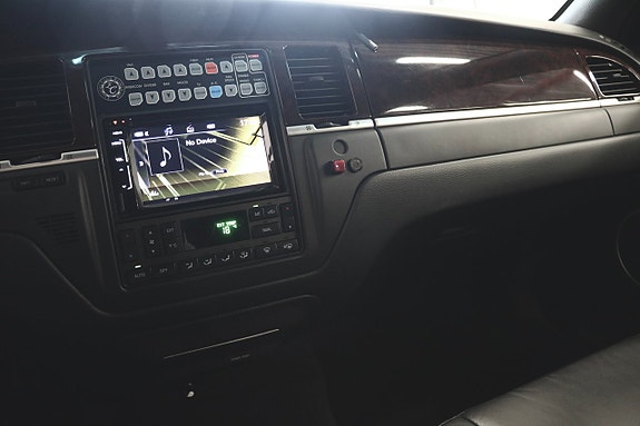 Lincoln Town Car 13 of 21
