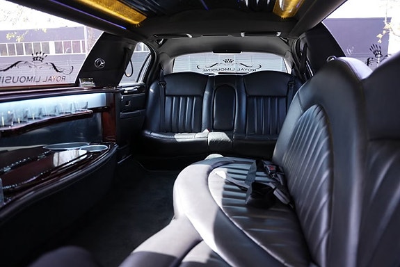 Lincoln Town Car 18 of 21