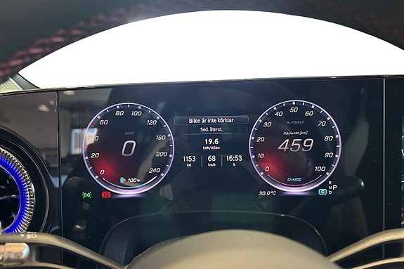 Mercedes-Benz GLB350 9 of 18