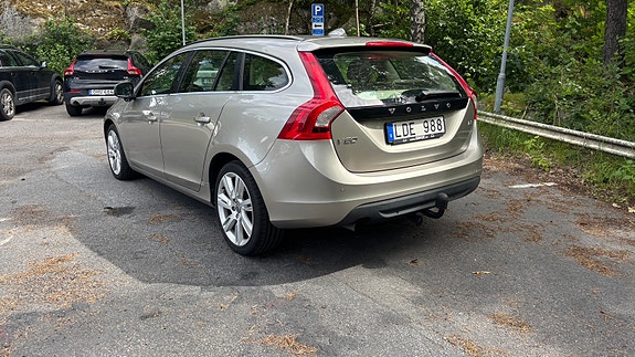 Volvo V60 2 of 11