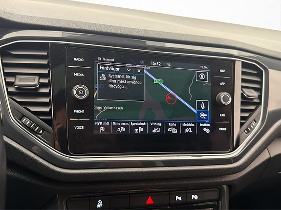 Volkswagen T-Roc 17 of 30