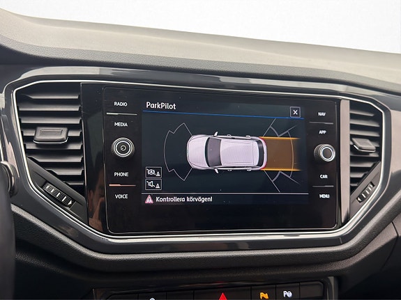 Volkswagen T-Roc 18 of 30