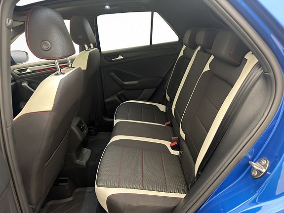 Volkswagen T-Roc 13 of 29