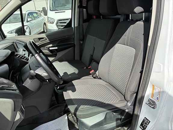 Ford Transit Connect 9 of 12