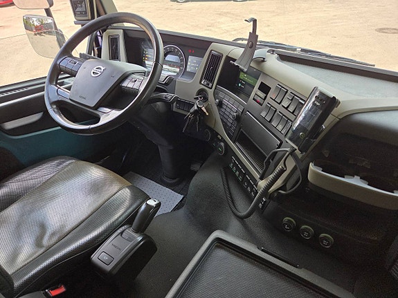 VOLVO FM 6X2 TIPP&KRAN 9 of 10