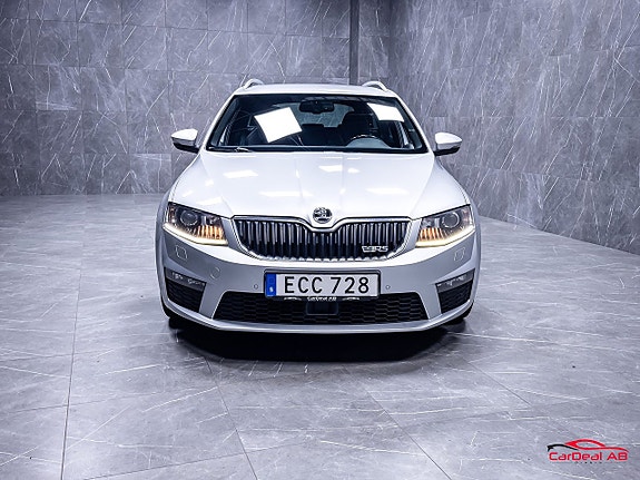 Skoda Octavia 2 of 5