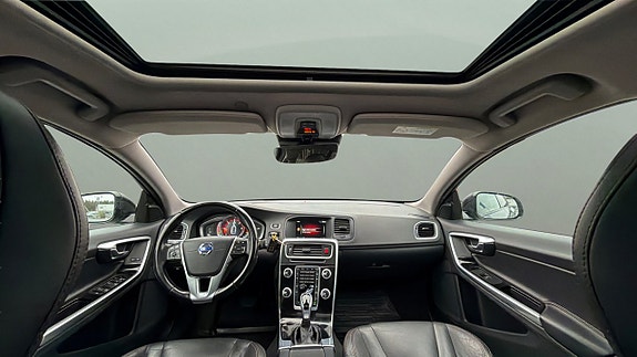 Volvo V60 Cross Country 10 of 30