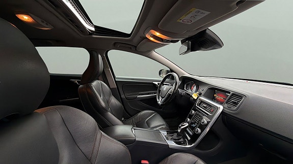Volvo V60 Cross Country 11 of 30