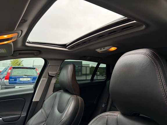 Volvo V60 Cross Country 14 of 30