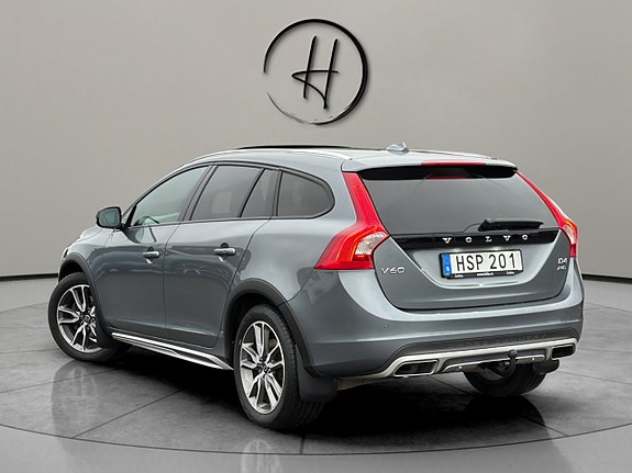 Volvo V60 Cross Country 6 of 30