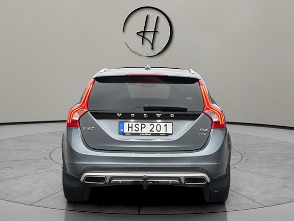 Volvo V60 Cross Country 4 of 5