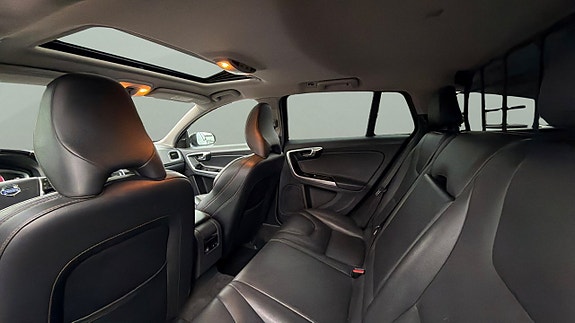 Volvo V60 Cross Country 12 of 30