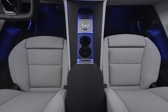 Polestar 4 10 of 30