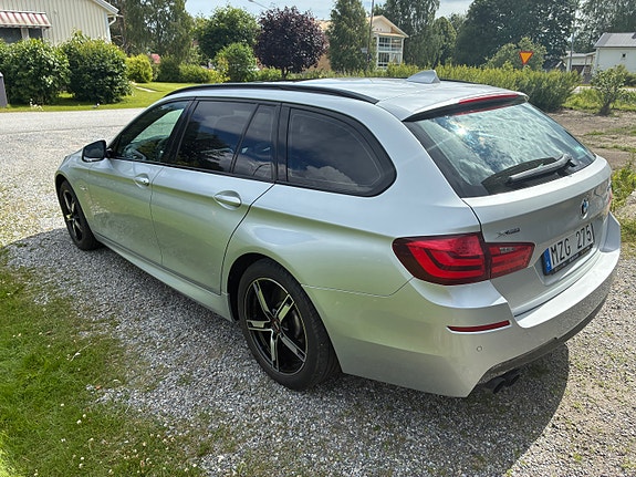 BMW 528i 4 of 5