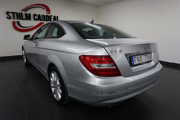 Mercedes-Benz C180 4 of 5