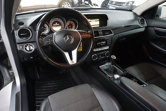 Mercedes-Benz C180 11 of 17
