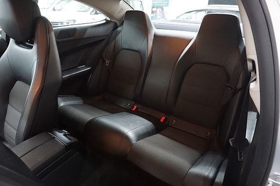 Mercedes-Benz C180 8 of 17